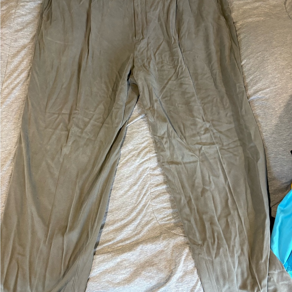 Tommy Bahama Relaxed Drawstring Pants in Olive
